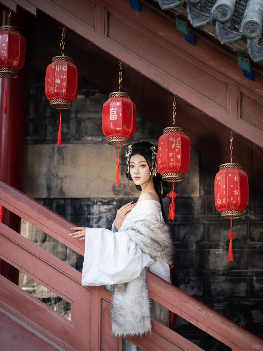 穿越千年的清冷雅致～白色战国袍的魅力一绝