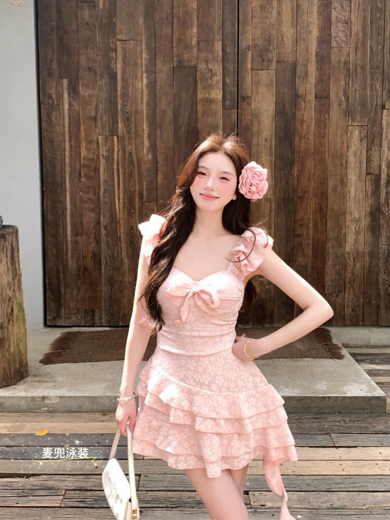 甜妹樱花粉少女高颜值度假泳衣👙拍照超甜～