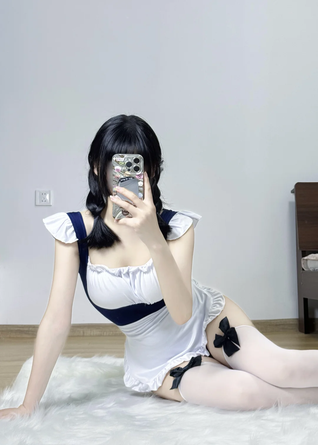 左滑帮我穿上！！今天cos纯情宝宝