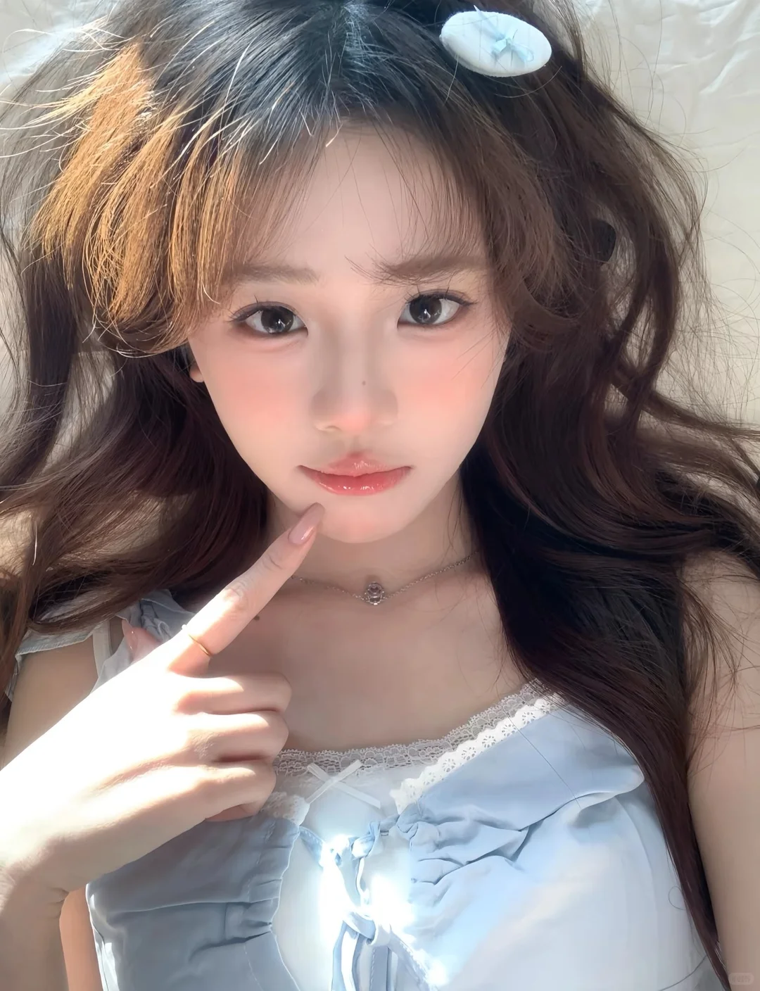 新人模特 在校女大 蹲个摄影师拍照