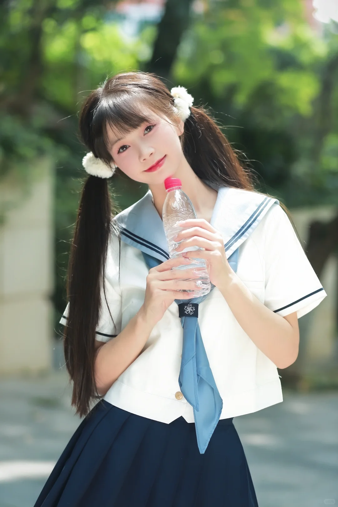 看！是学校新来的小学妹！太乖啦！