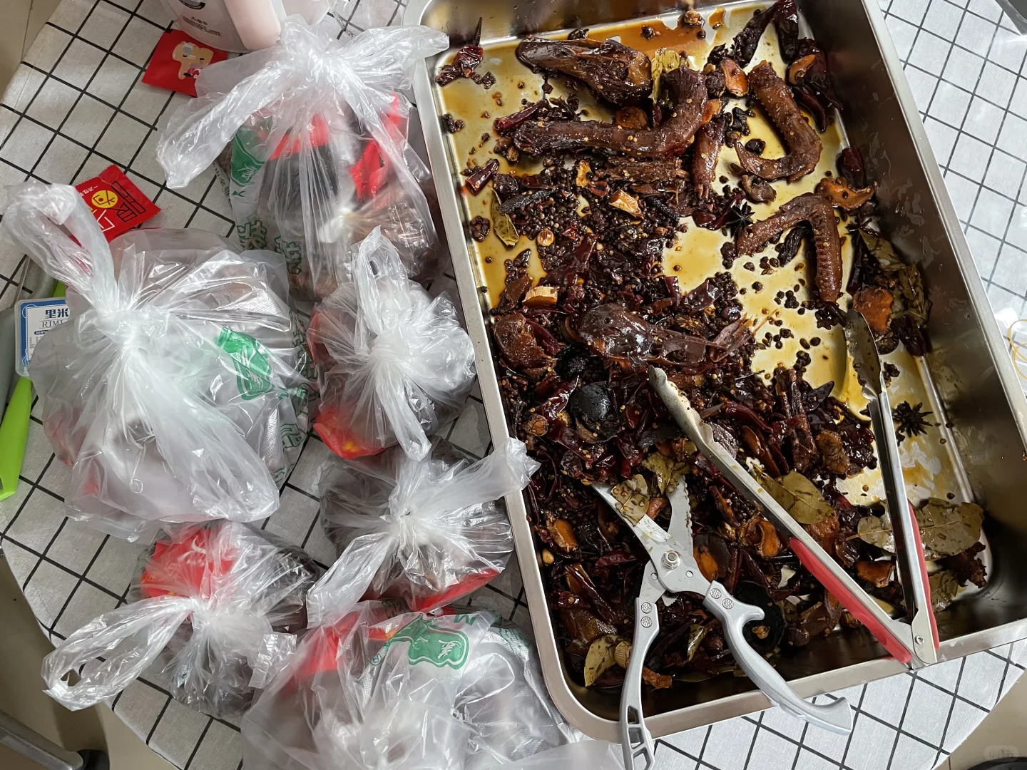 甜辣黑鸭，这色泽 挂汁打几分！