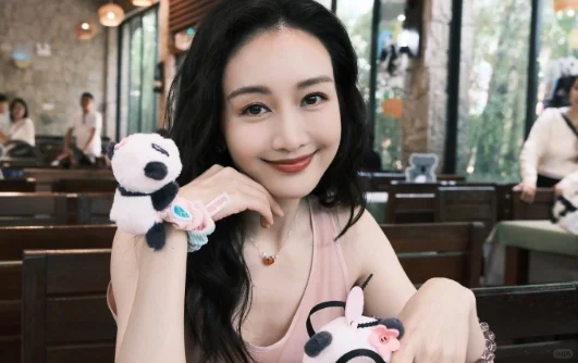 王鸥，这身材比列还是均匀的