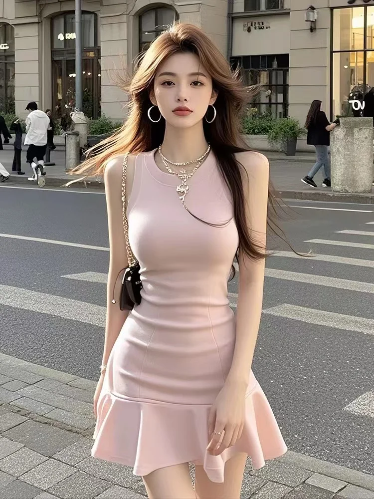 💖粉色无袖裙：显身材必备👗
