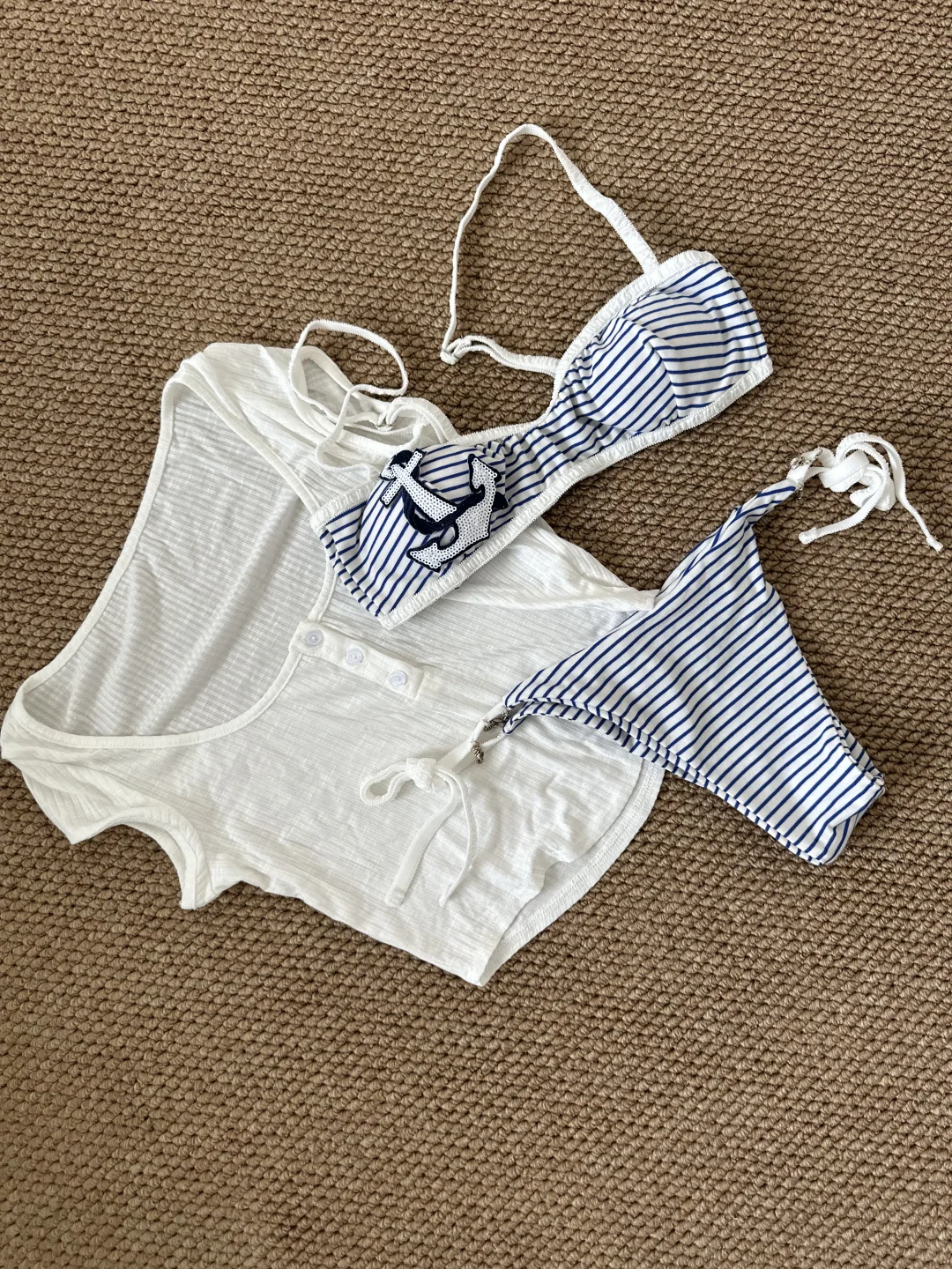 🌊海的女儿标配！海军风泳衣把松弛感焊在身