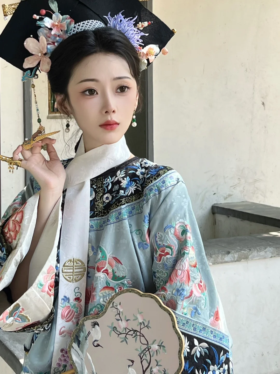 “而今花已落，不见当年人”