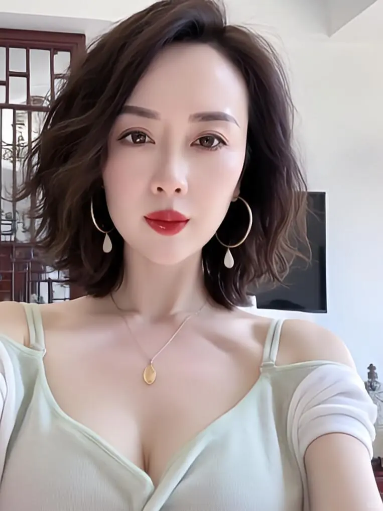 38岁你们是叫姐姐还是叫我阿姨呢？
