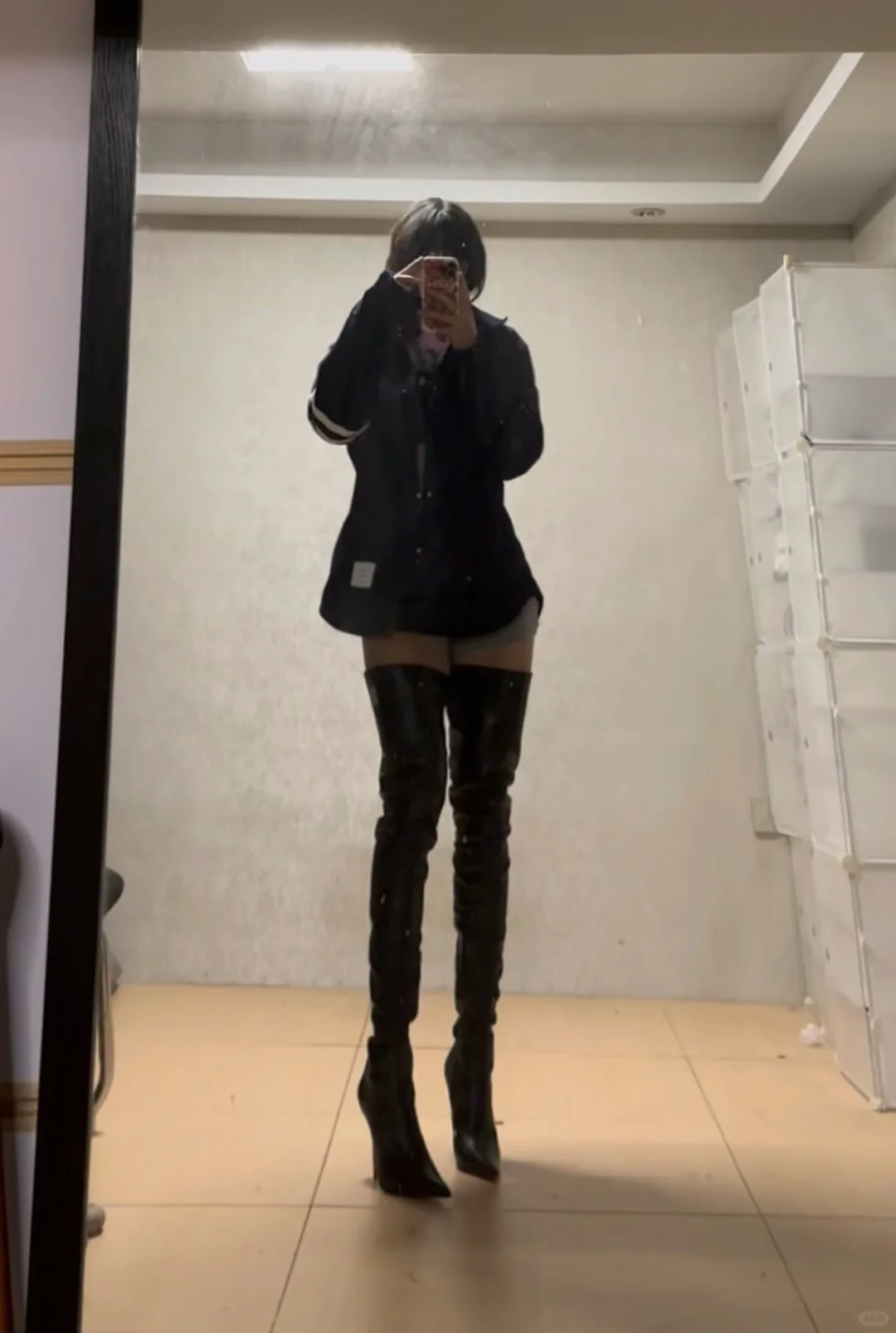 御姐穿搭、黑色长靴、肌肉腿