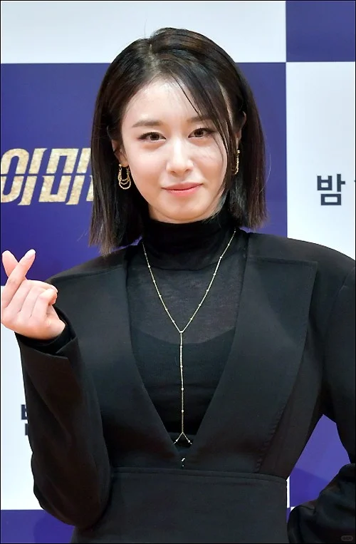 韩漫（真人）十大美女，每个都是神颜