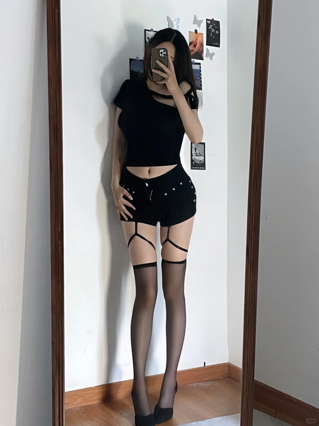 出门前的咔嚓 📷吊带袜请焊在腿上吧🖤