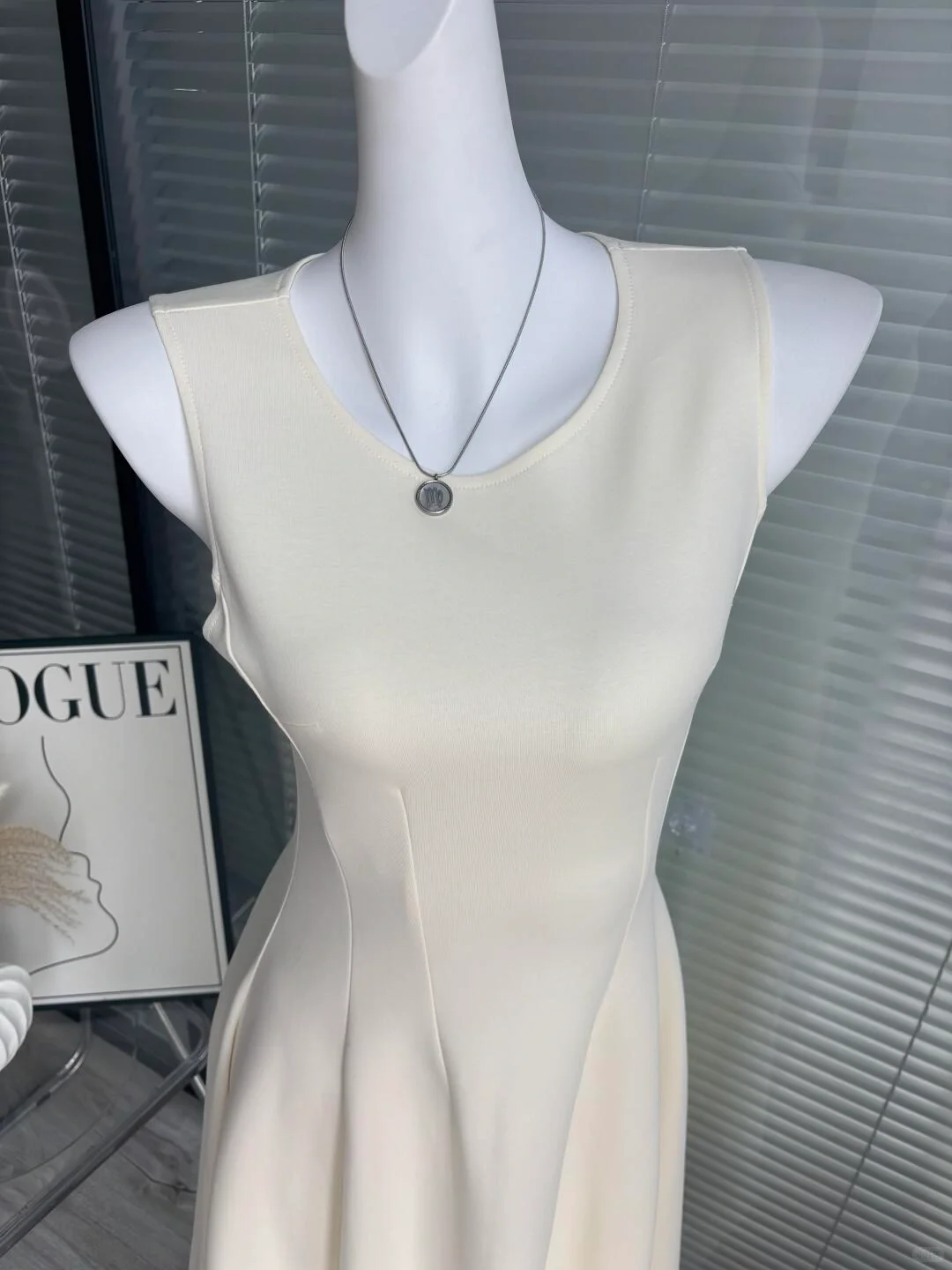 👗腰部曲线太性感了！温柔姐感魅惑值拉满