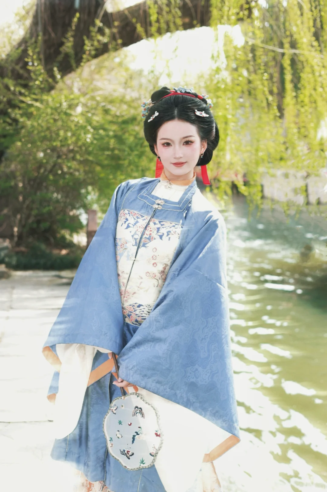 这是哪位女明星的古装？好有气质