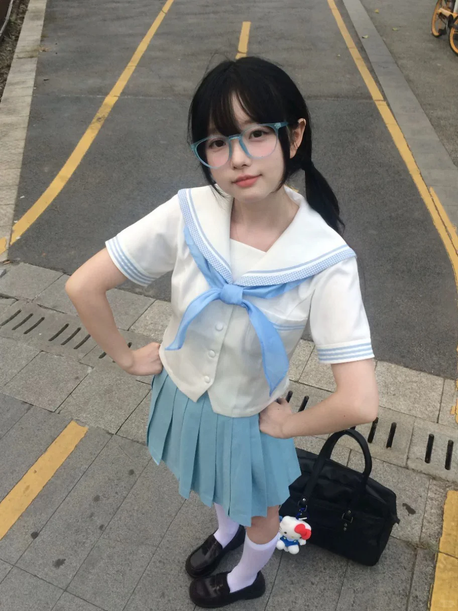 穿jk和水手服被爸爸说是去卖的