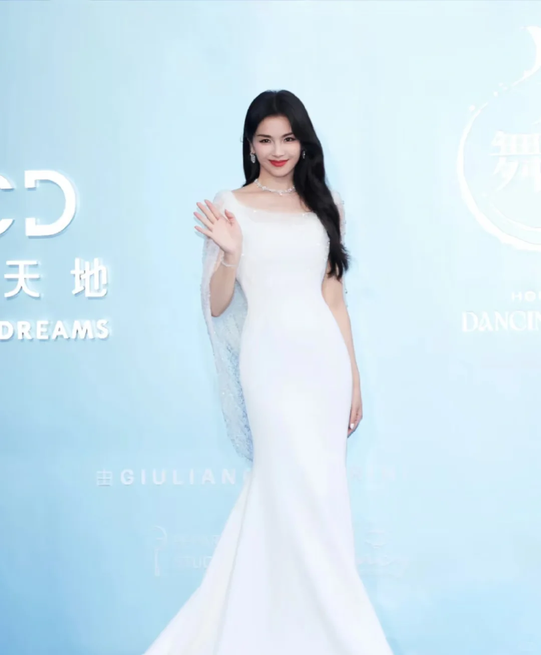 刘涛：应该不止我被她迷住了吧！