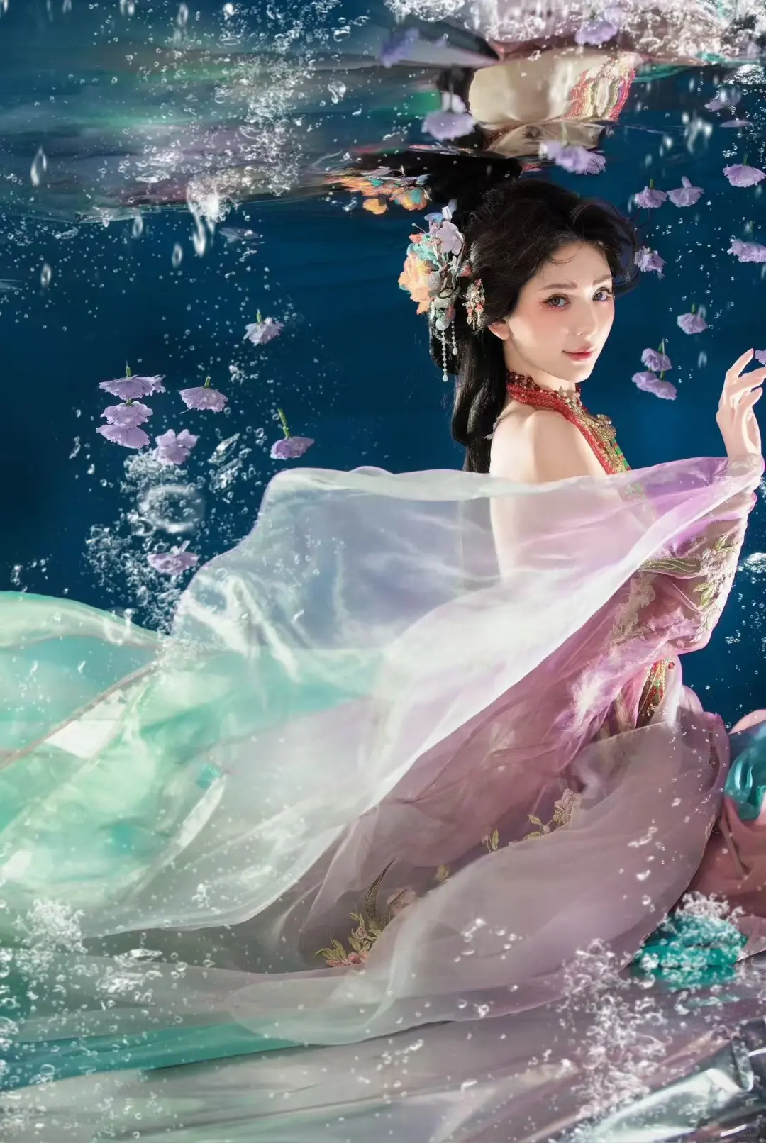 惊鸿一瞥，素颜绝美，汉服仙子