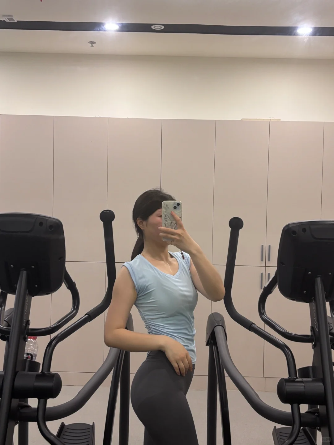 能不能让我火一把让我有穿不完的瑜伽服