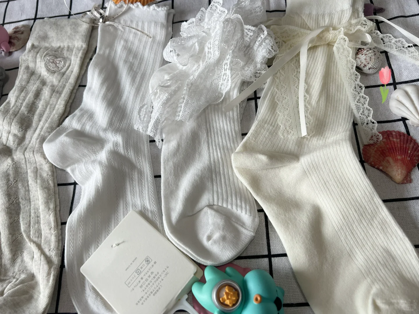 miu时髦单品，夏日里灰白袜子太美了了吧🦩
