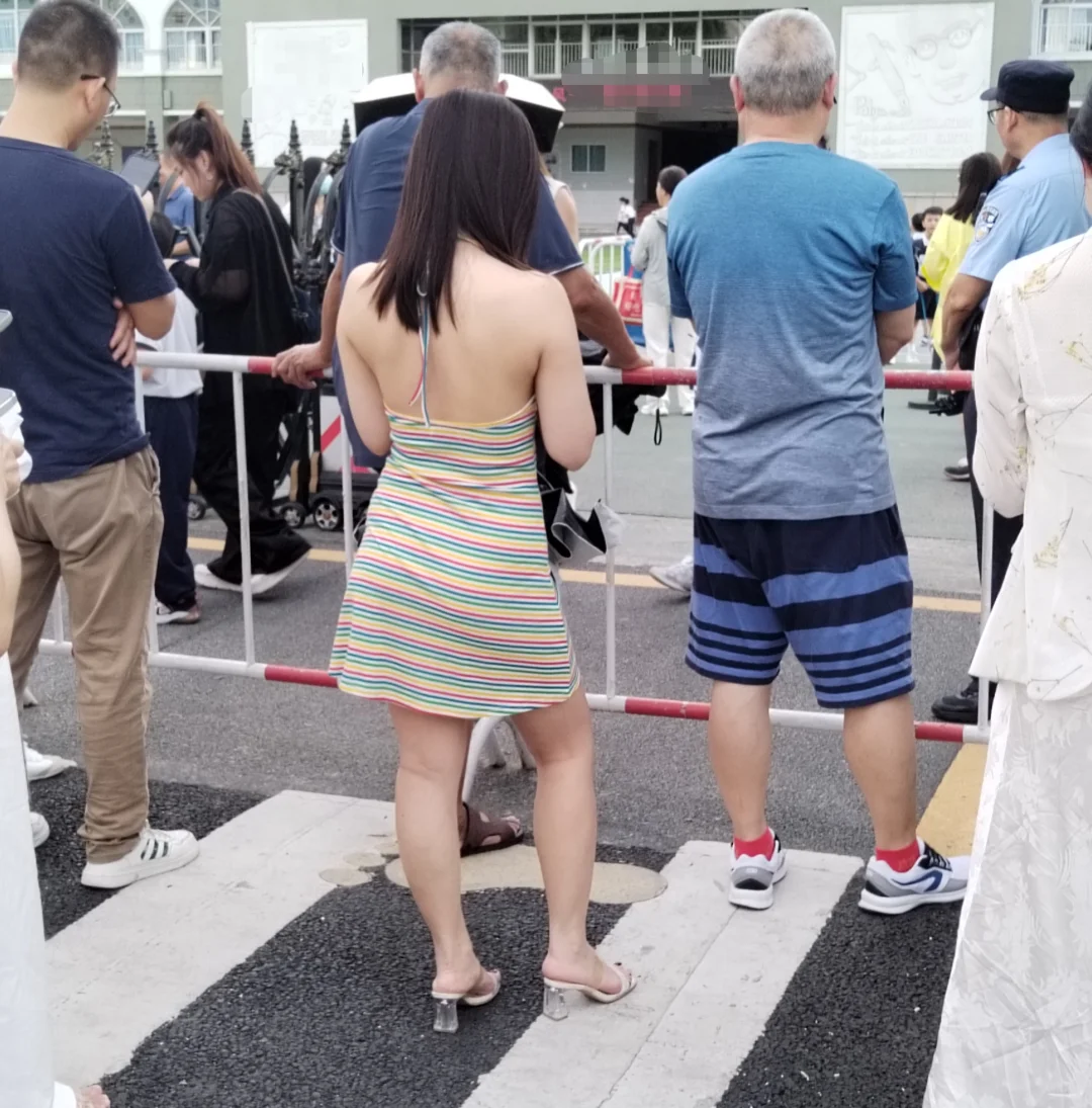 接孩子的穿衣自由