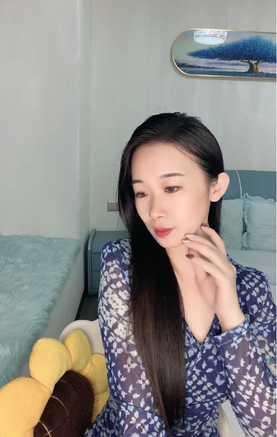 奔四像人妻的阿姨。是你喜欢的哪一款吗