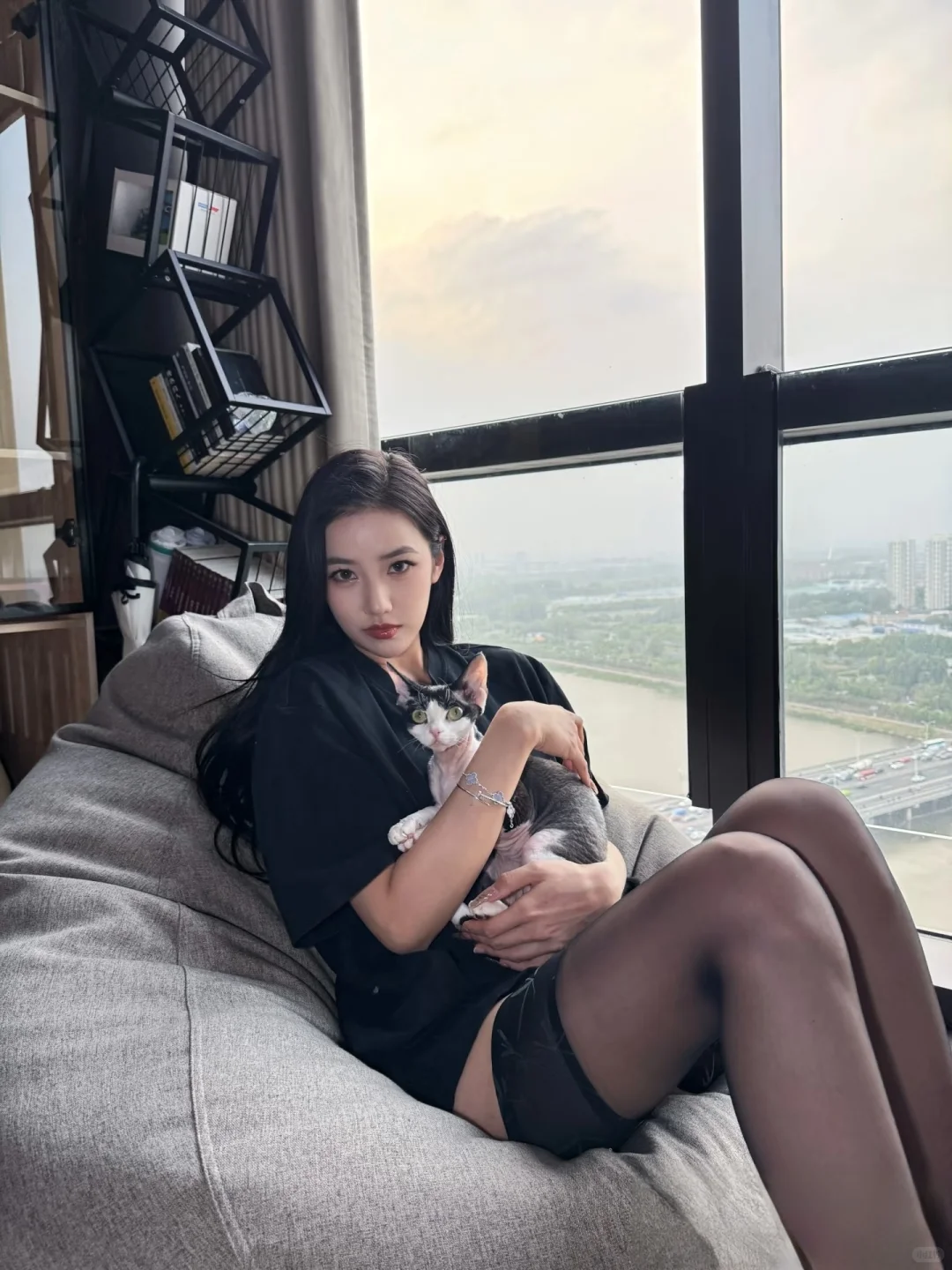 美女黑色蕾丝诱惑