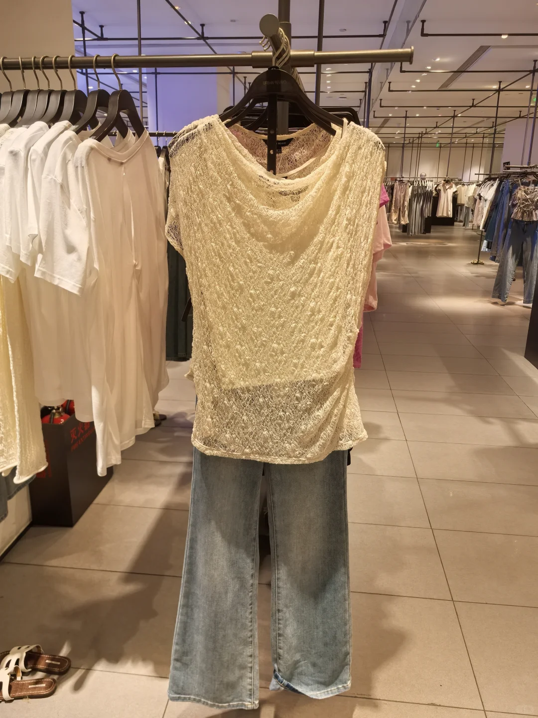 UR的蕾丝上衣，超好看