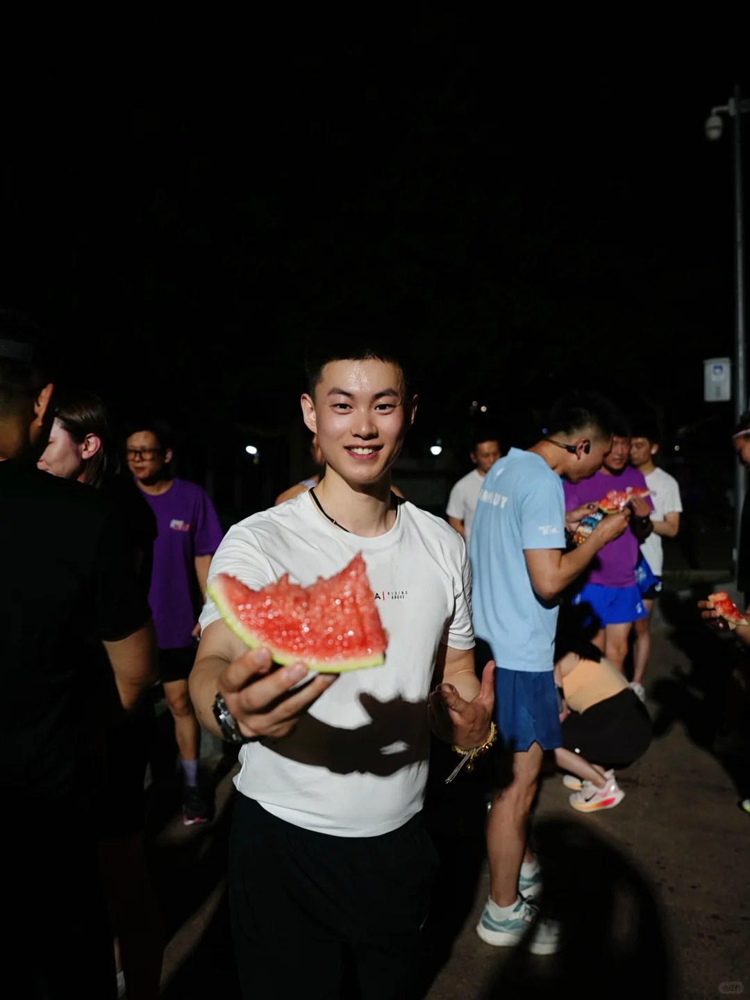 跑个步 竟然被美女们包围了