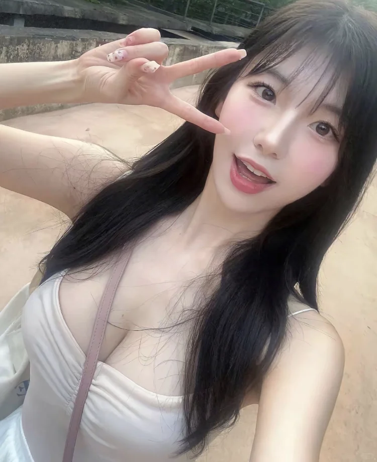小小嫩模，🉑️互动，🉑️4⃣️🏠，寻摄影师