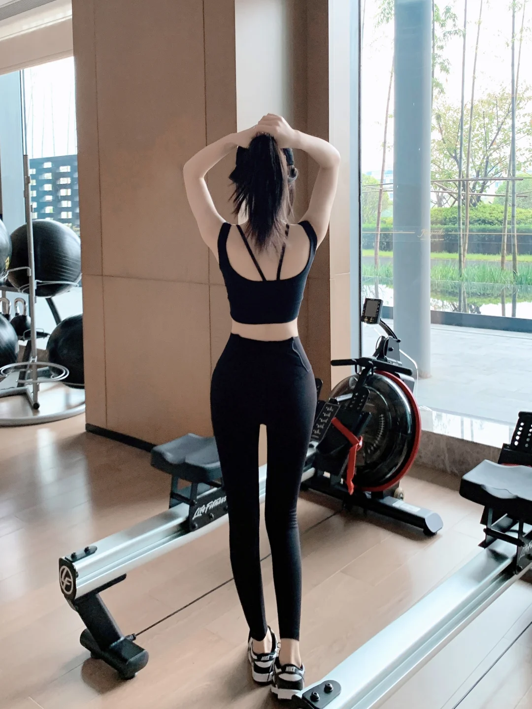 黑色惊艳到了！高级显瘦瑜伽吊带又欲又sexy!