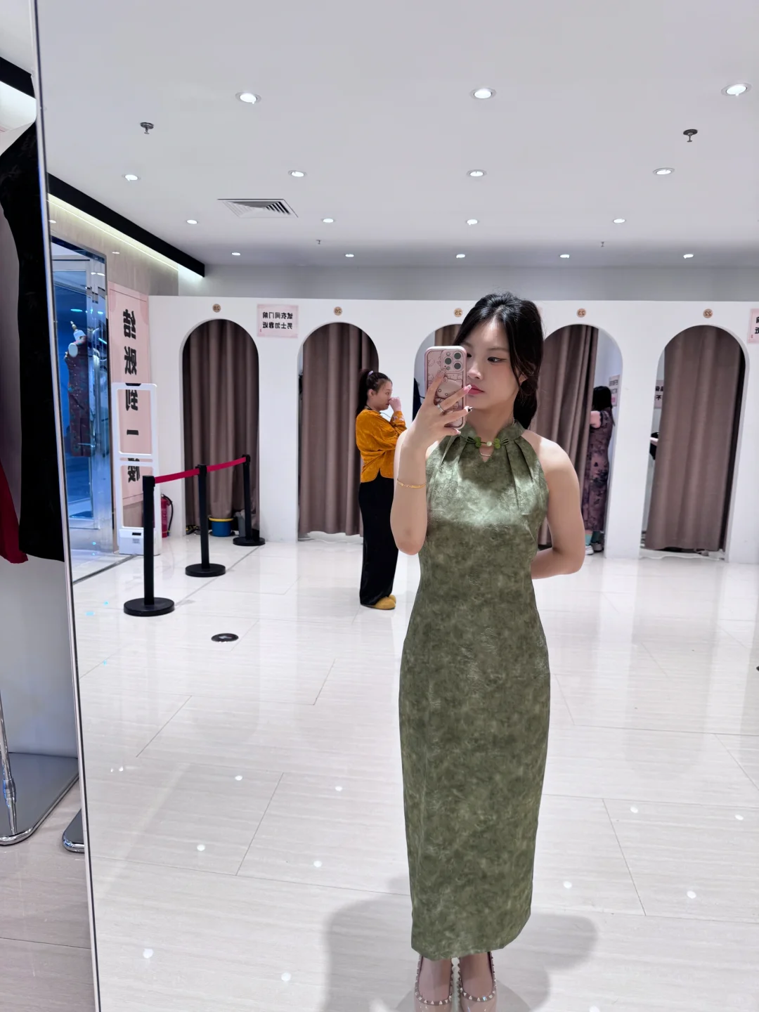 女大学生最好的医美！！！帮我选旗袍！！嘻嘻