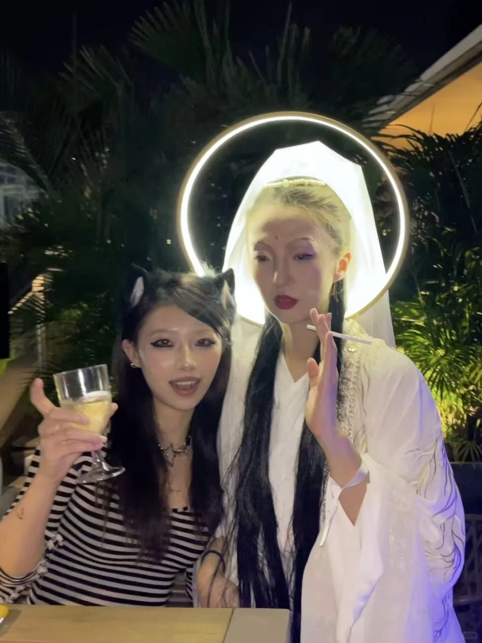 观音私下里烟酒都来的 🚬🍻