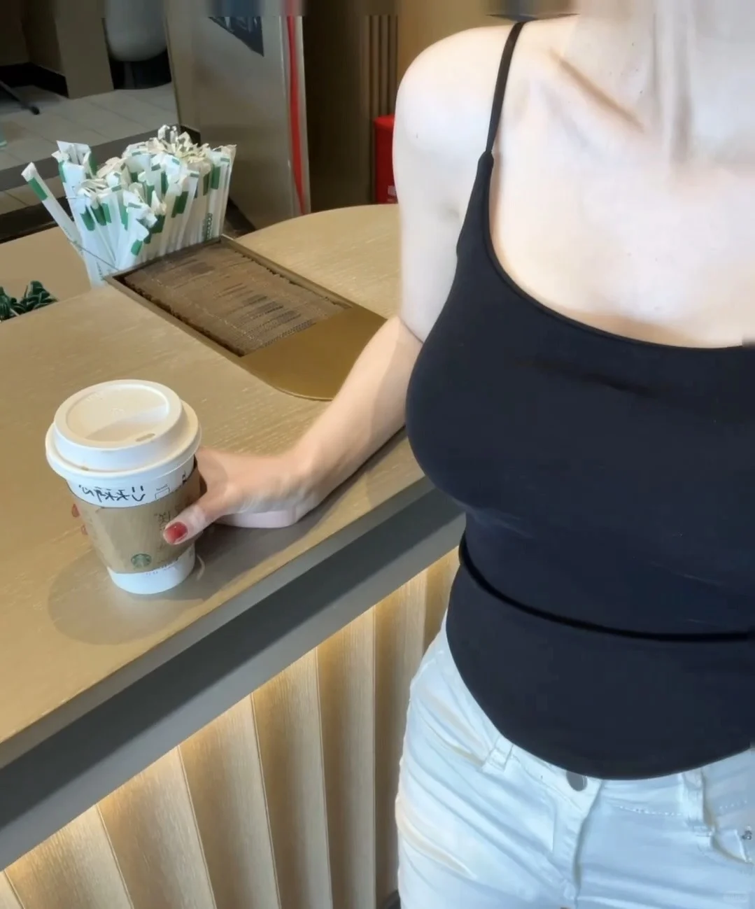 live直出！性感百搭的黑色吊带被我挖到啦！