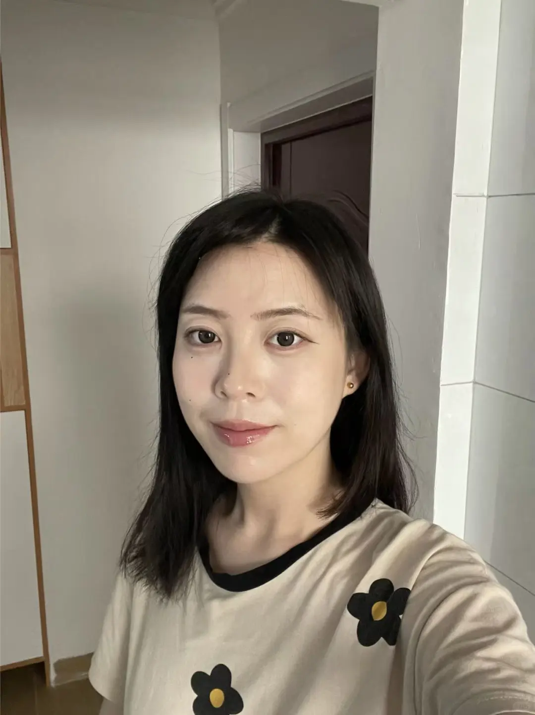长的挺成熟的女人就是没衣服穿