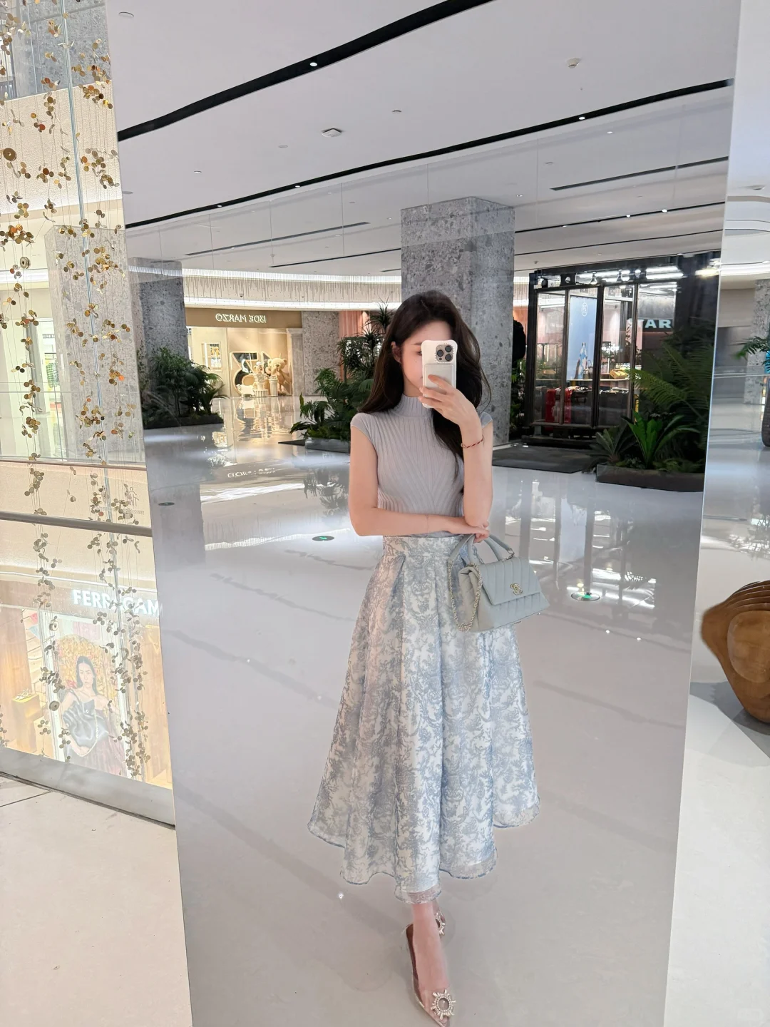同事说我穿的像有钱人家的小女儿…