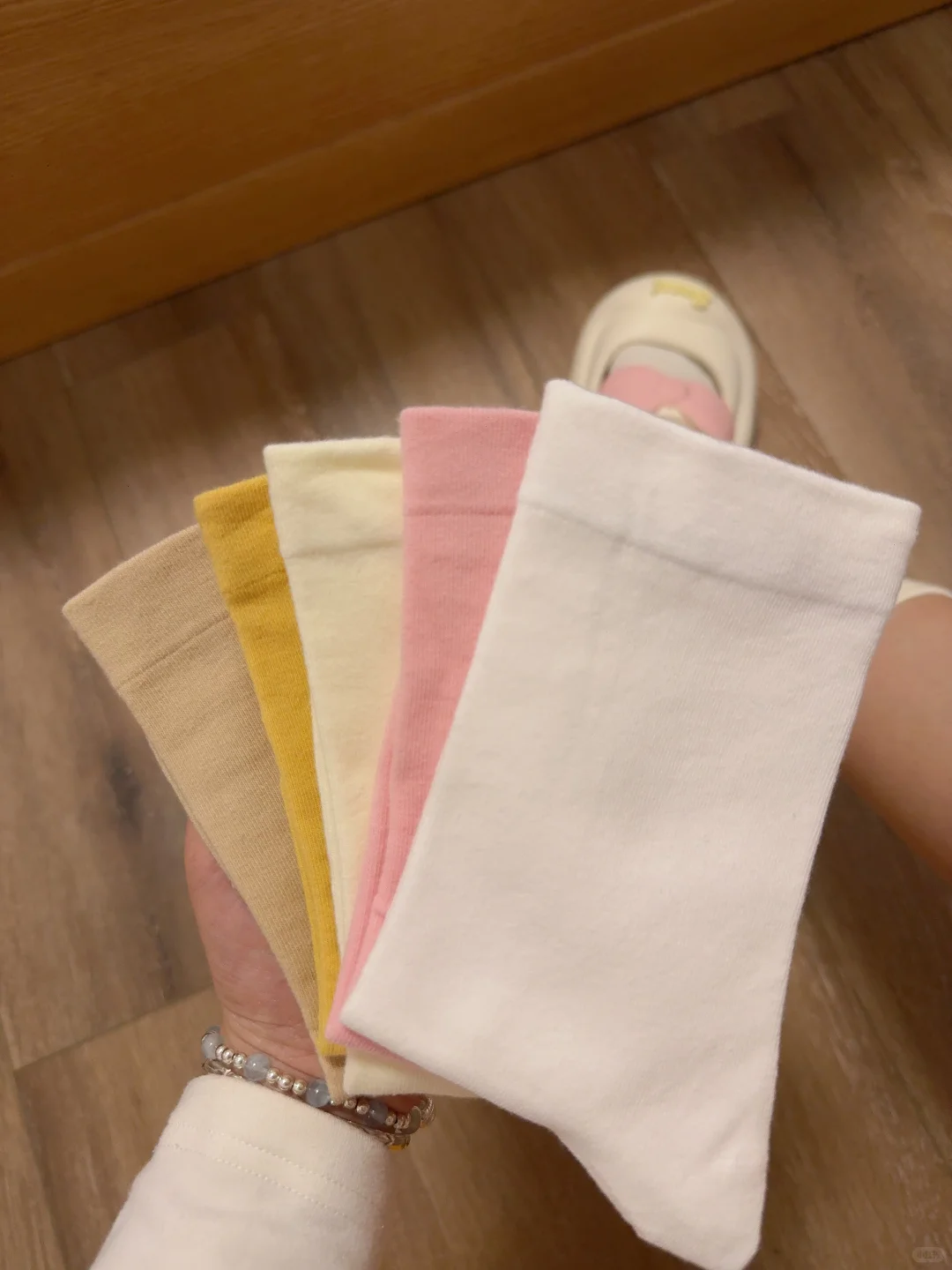 这种脚上不会发臭的长袜！chao软chao舒服～