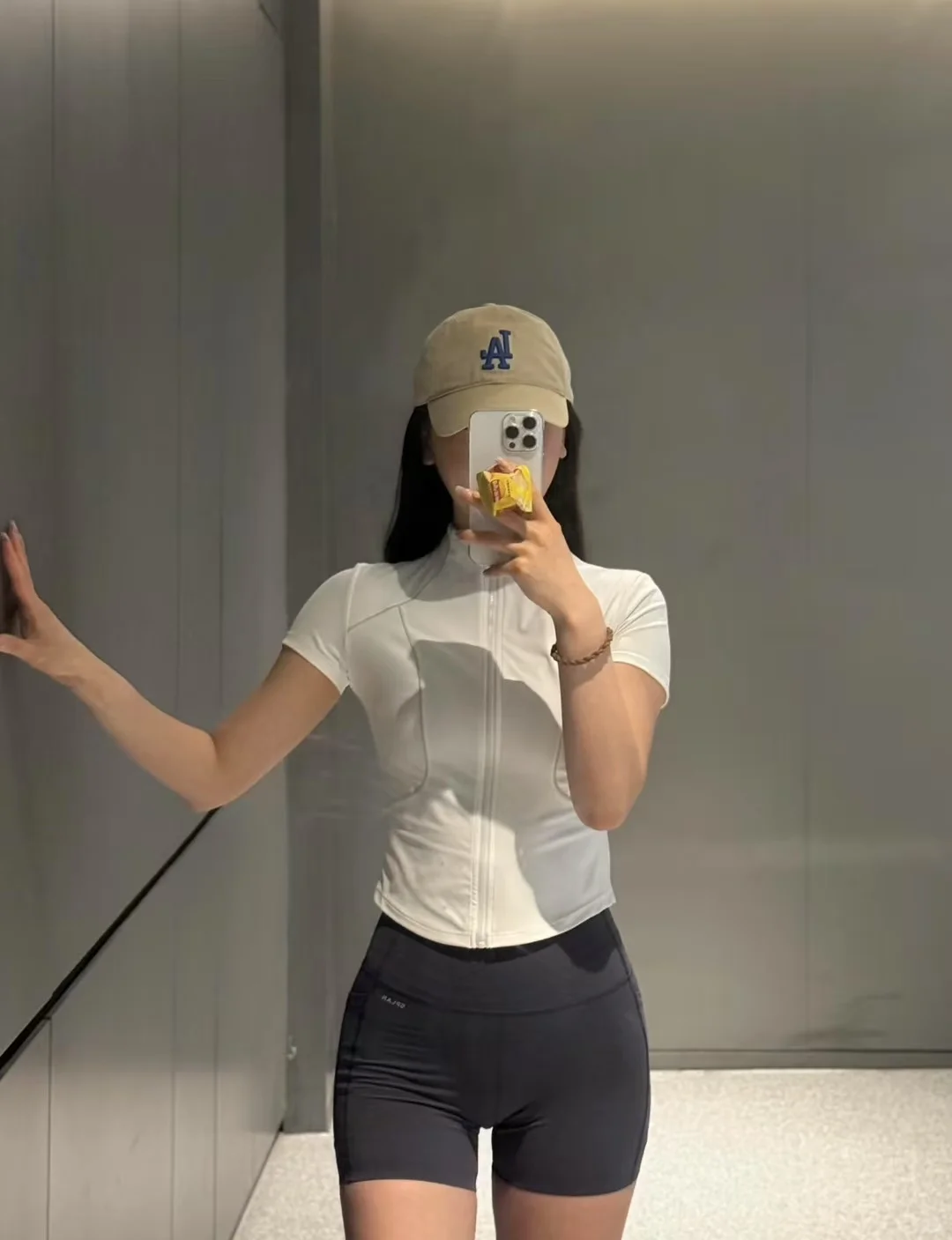 上半身很紧致的瑜伽服太爱了！