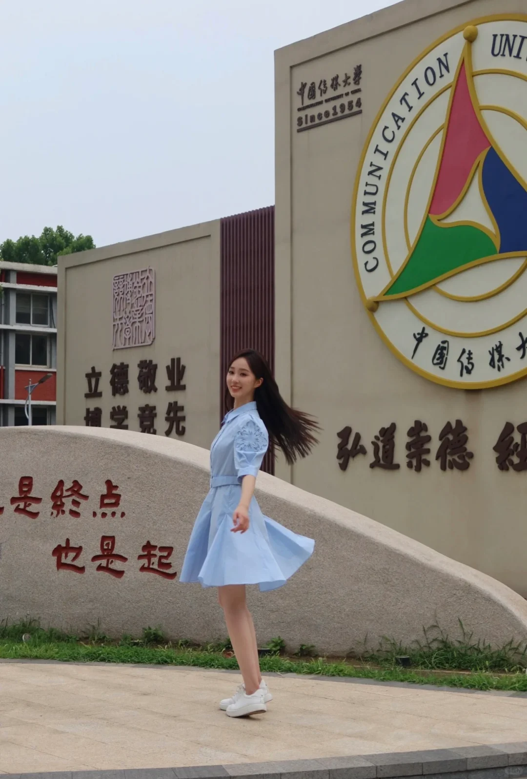 沈倩直播妆容大揭秘，高颅顶发型超吸睛！