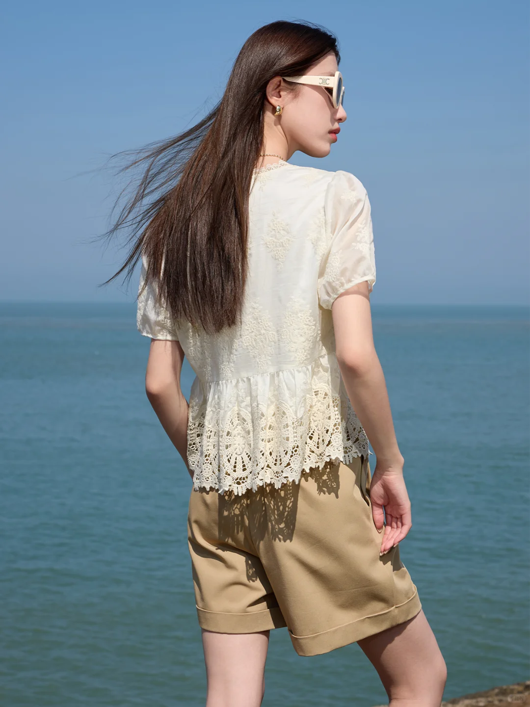 精致通勤 优雅女人的刺绣小衫