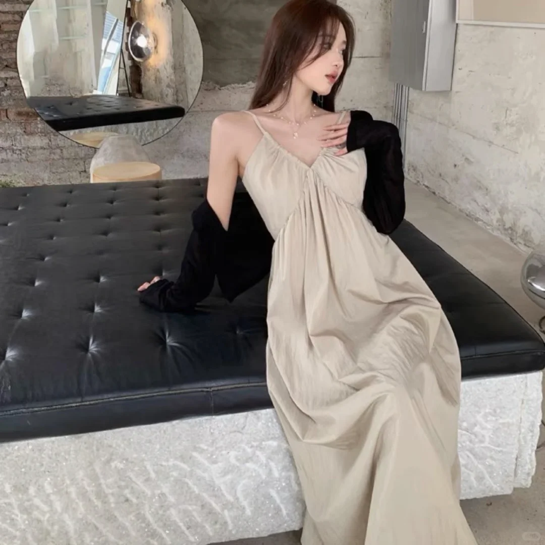 黑吊带裙👗显瘦必备