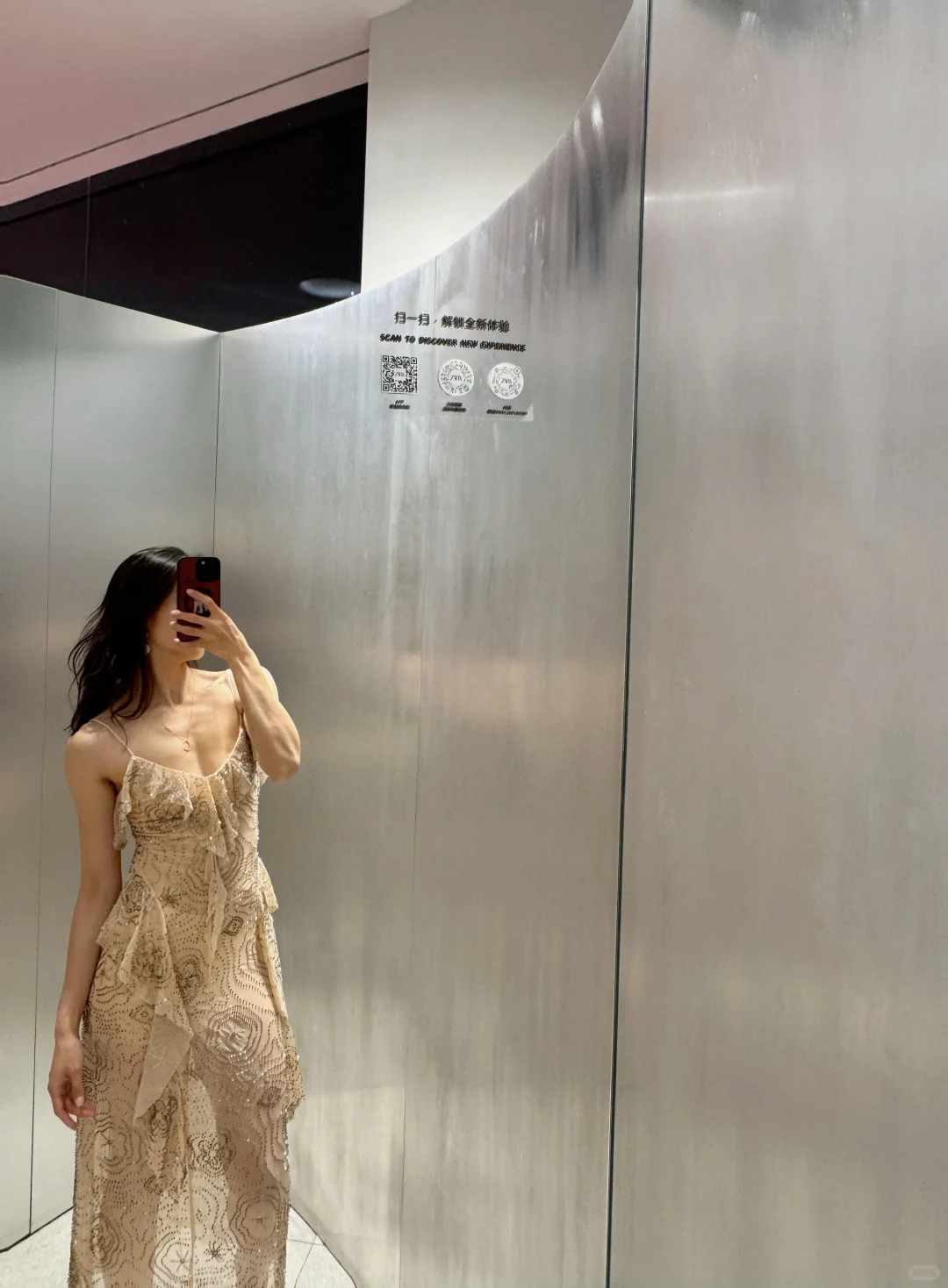Zara试衣间惊现婚礼级裸色吊带裙🫧