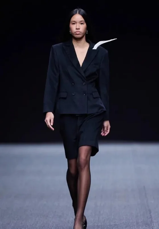 张庭说女儿长相是国际脸