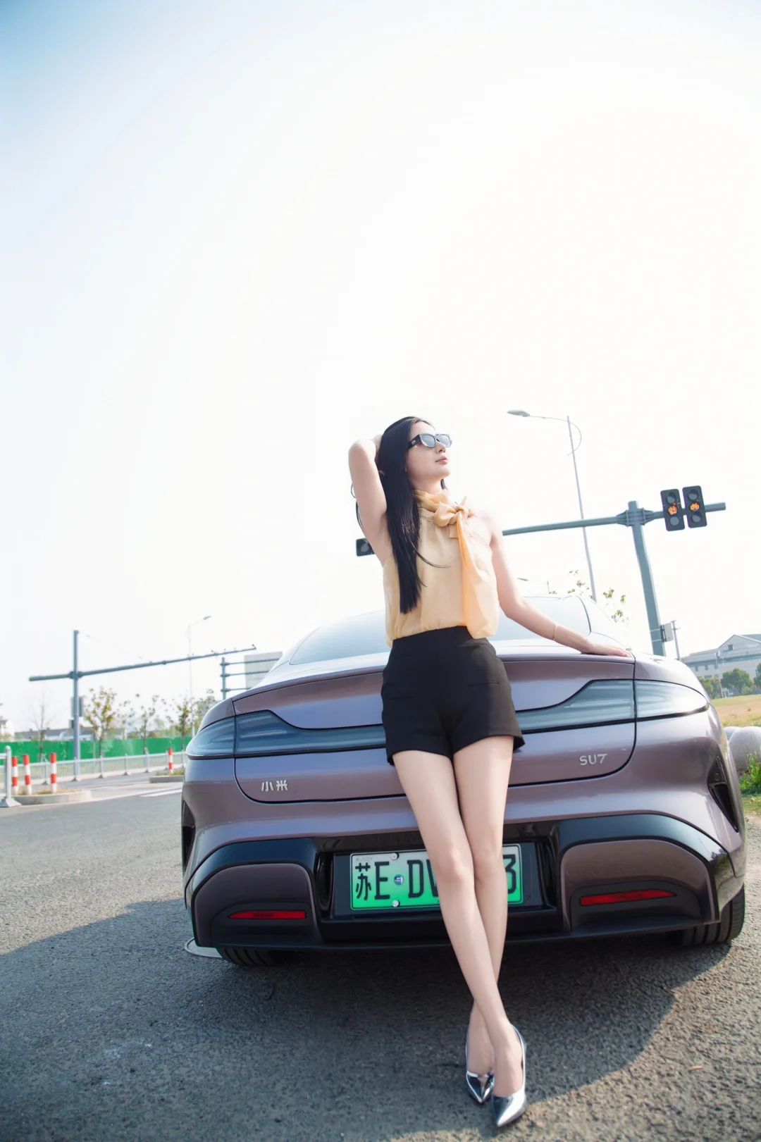 香车配美女