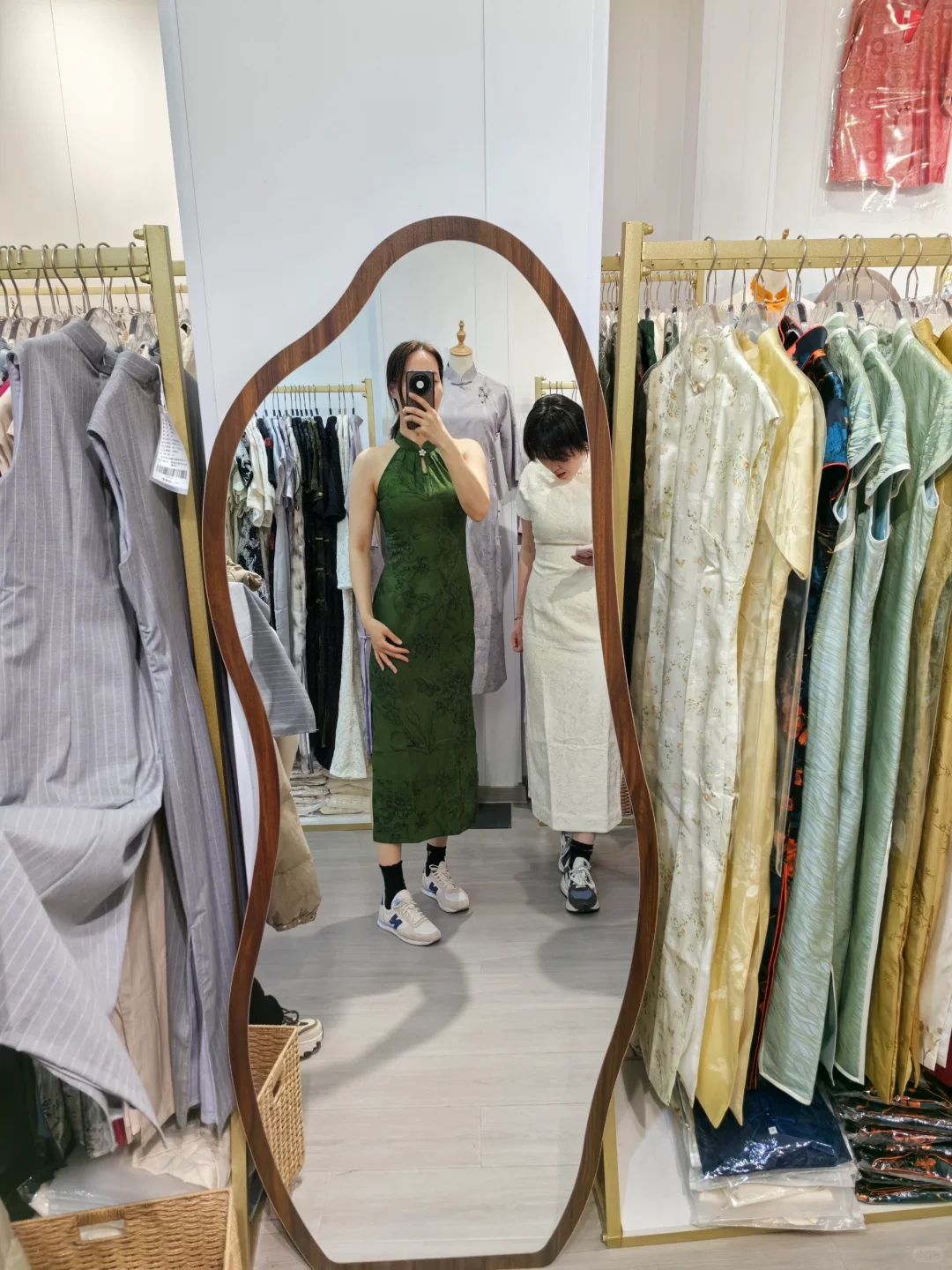 在徐州逛到了一家百元旗袍店
