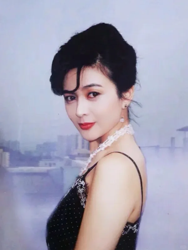 “香港第一美女”-关之琳