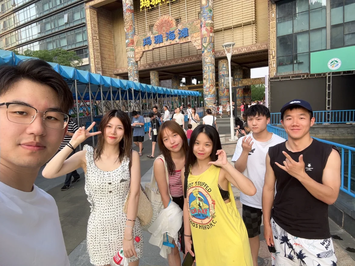 朋友说，这是她见过最保守的泳衣……