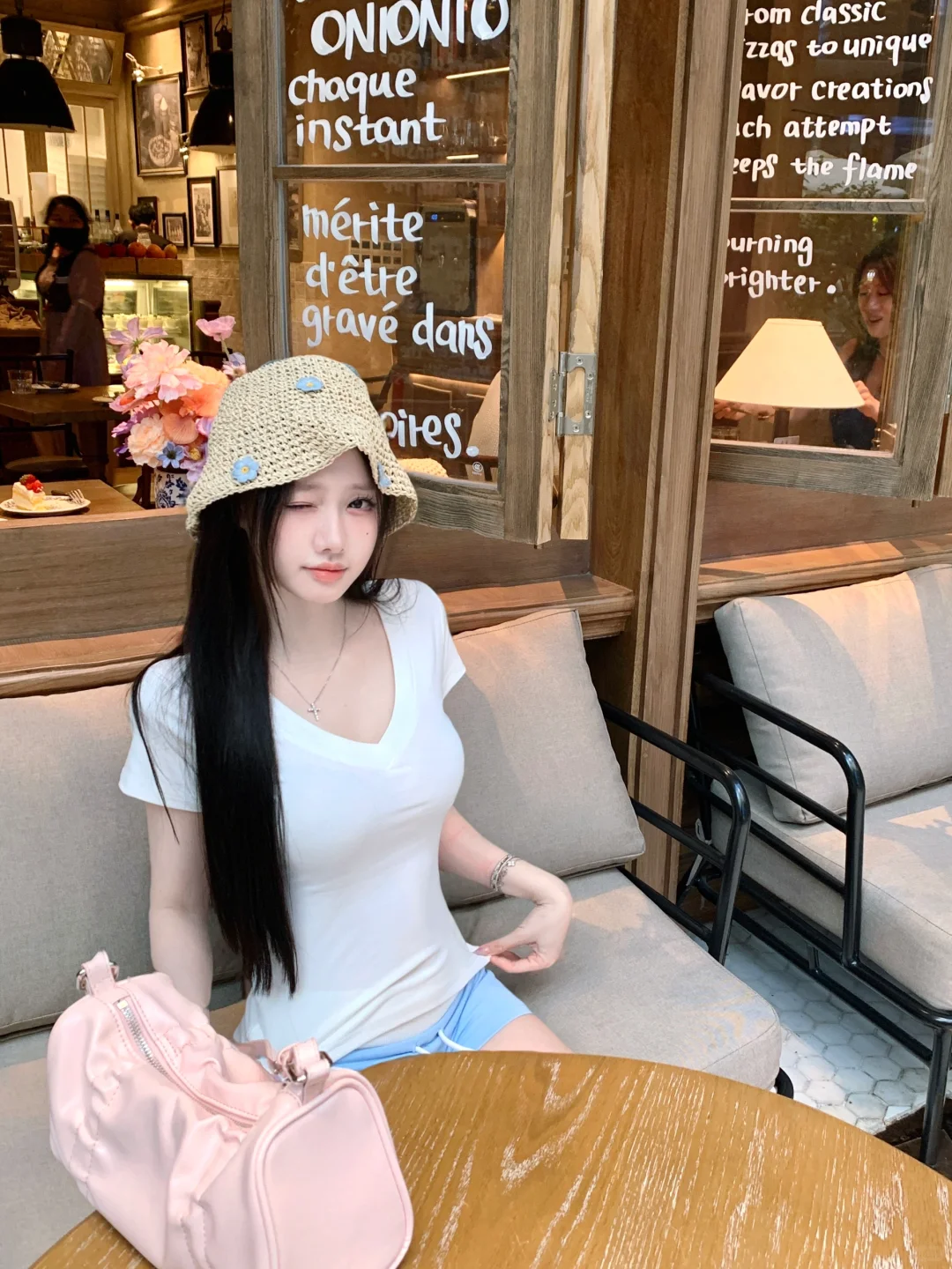 夏日清纯烧烧美女感白T恤穿搭分享