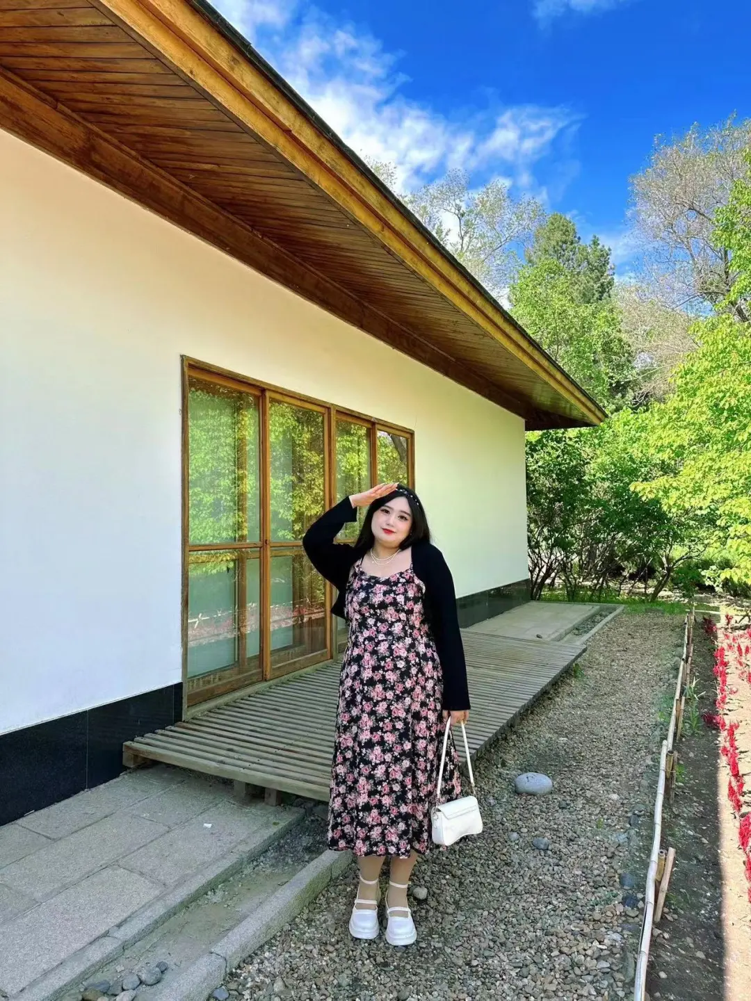 🌺黑色吊带裙，辣妹的夏日风情🌺