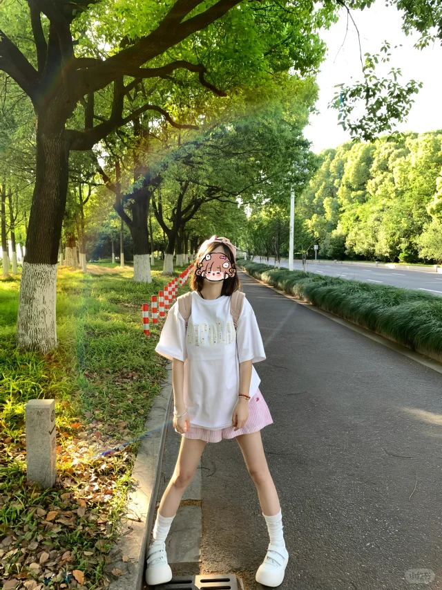 BIPOLAR同款 青春阳光开朗女大出门约会