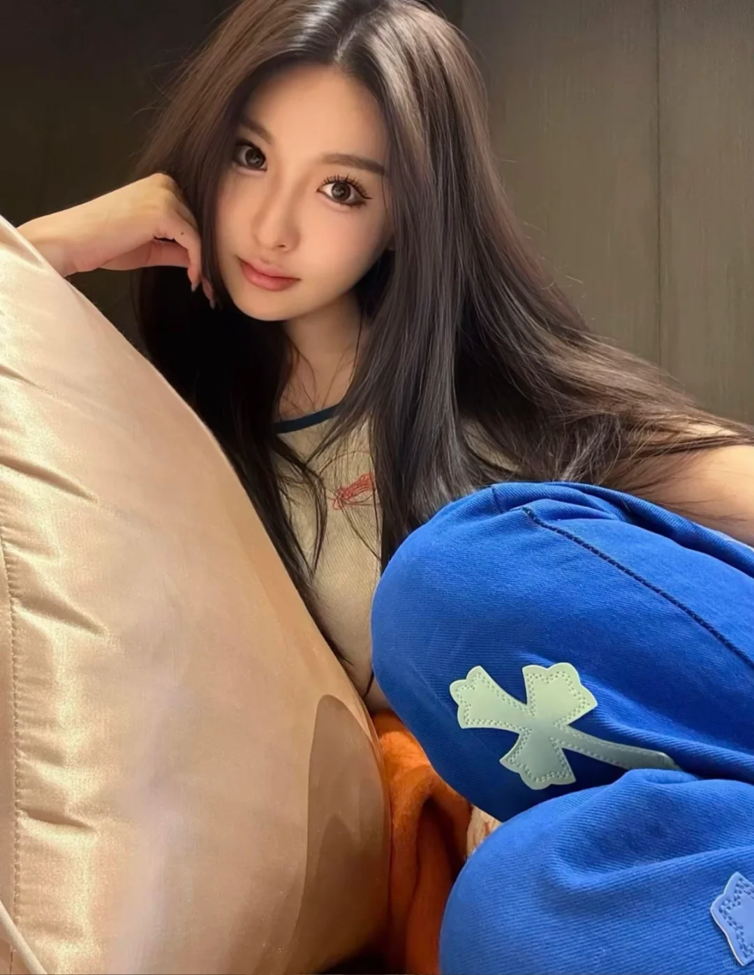 小众女模 想尝试丝🏠约拍滴滴