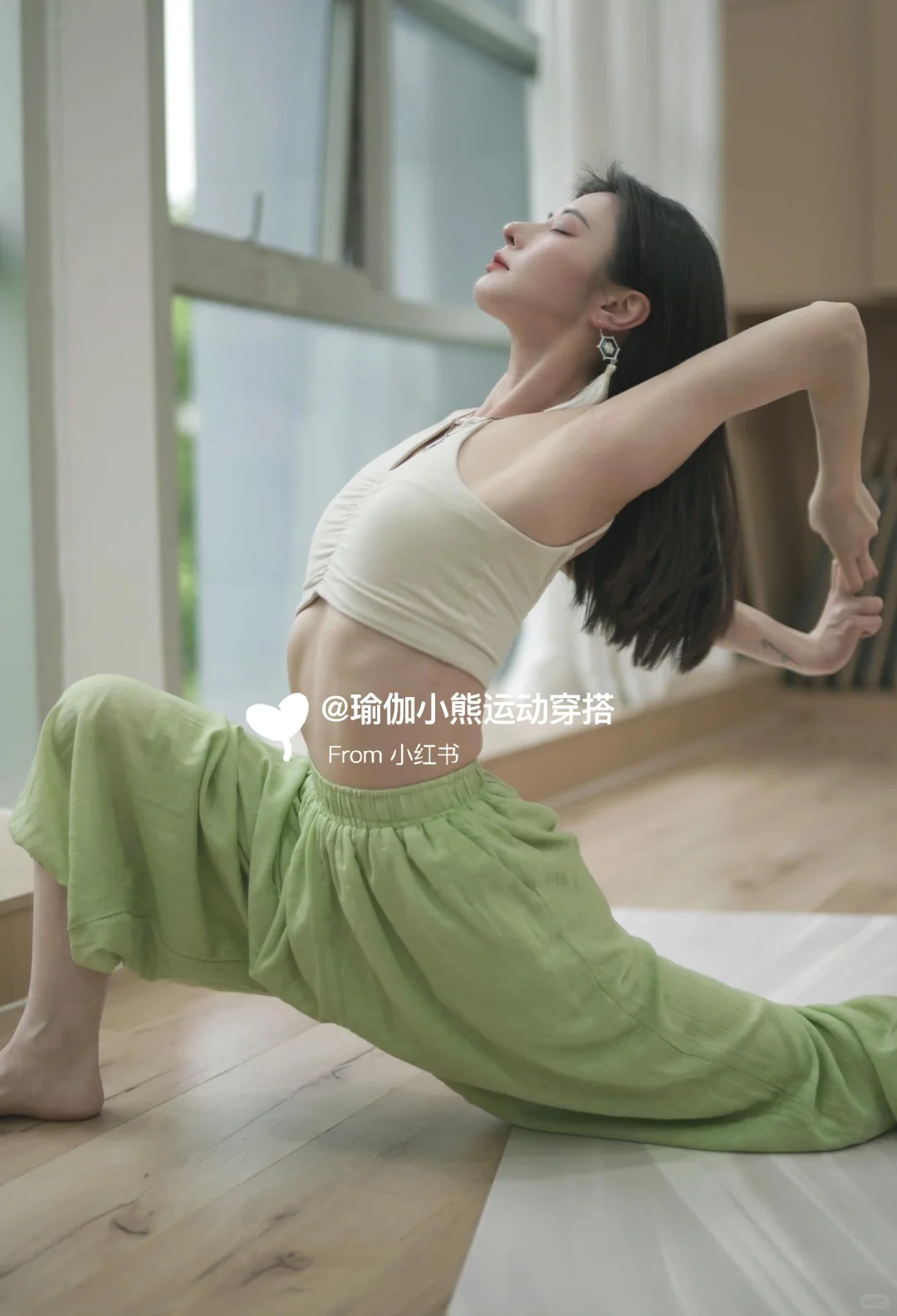 救命！这条绿色阔腿瑜伽裤美到我想焊在身上