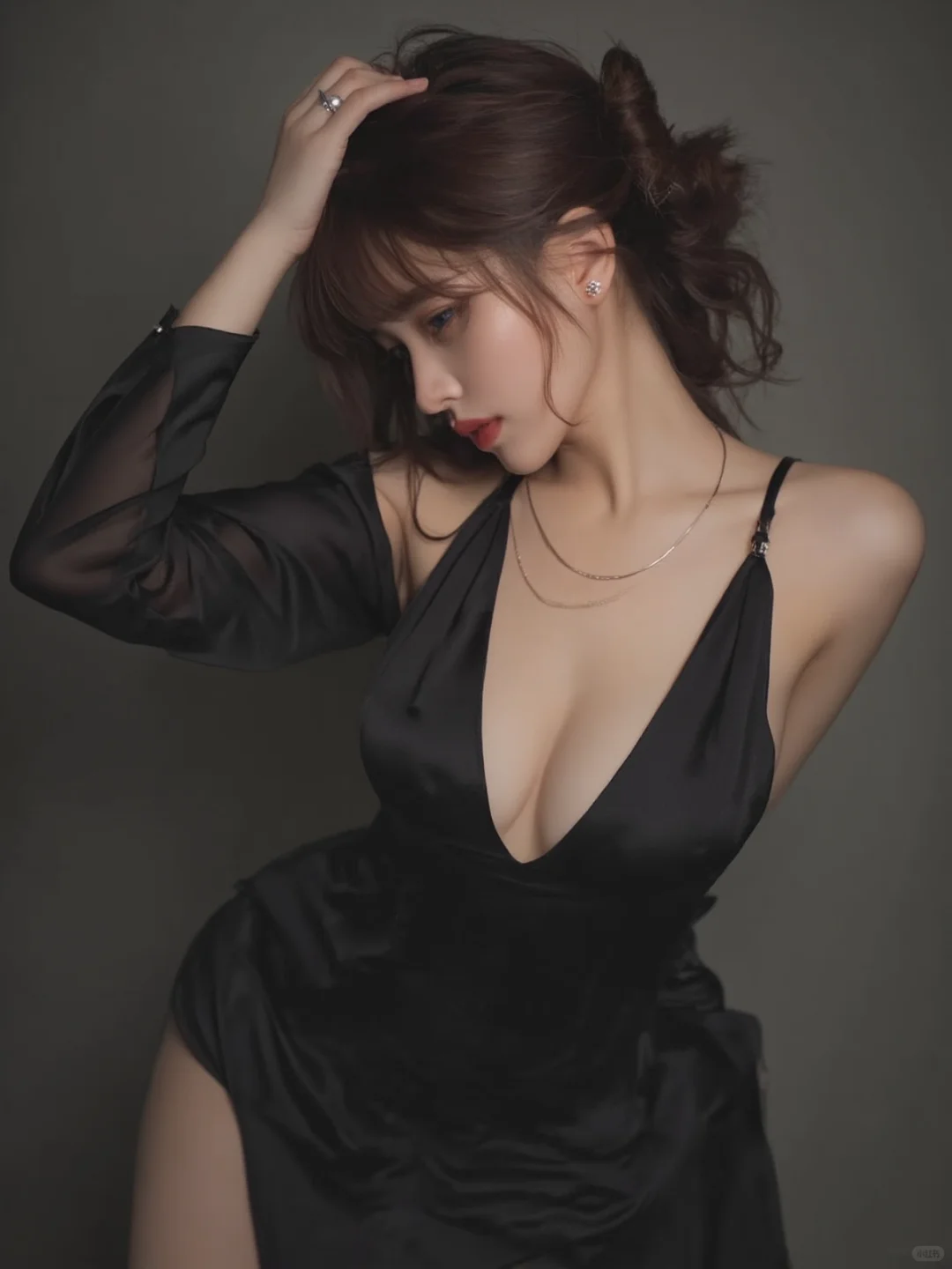 美到窒息！教科书级黑色吊带裙超模氛围感